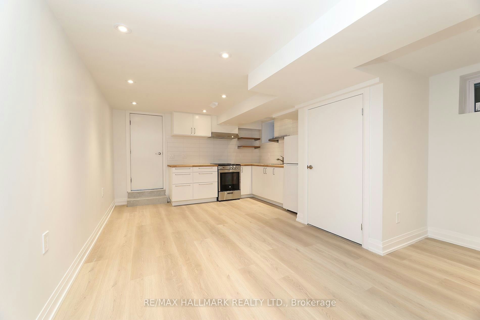 38 Halton Street, Toronto, ON, M6J 1R3 - 7