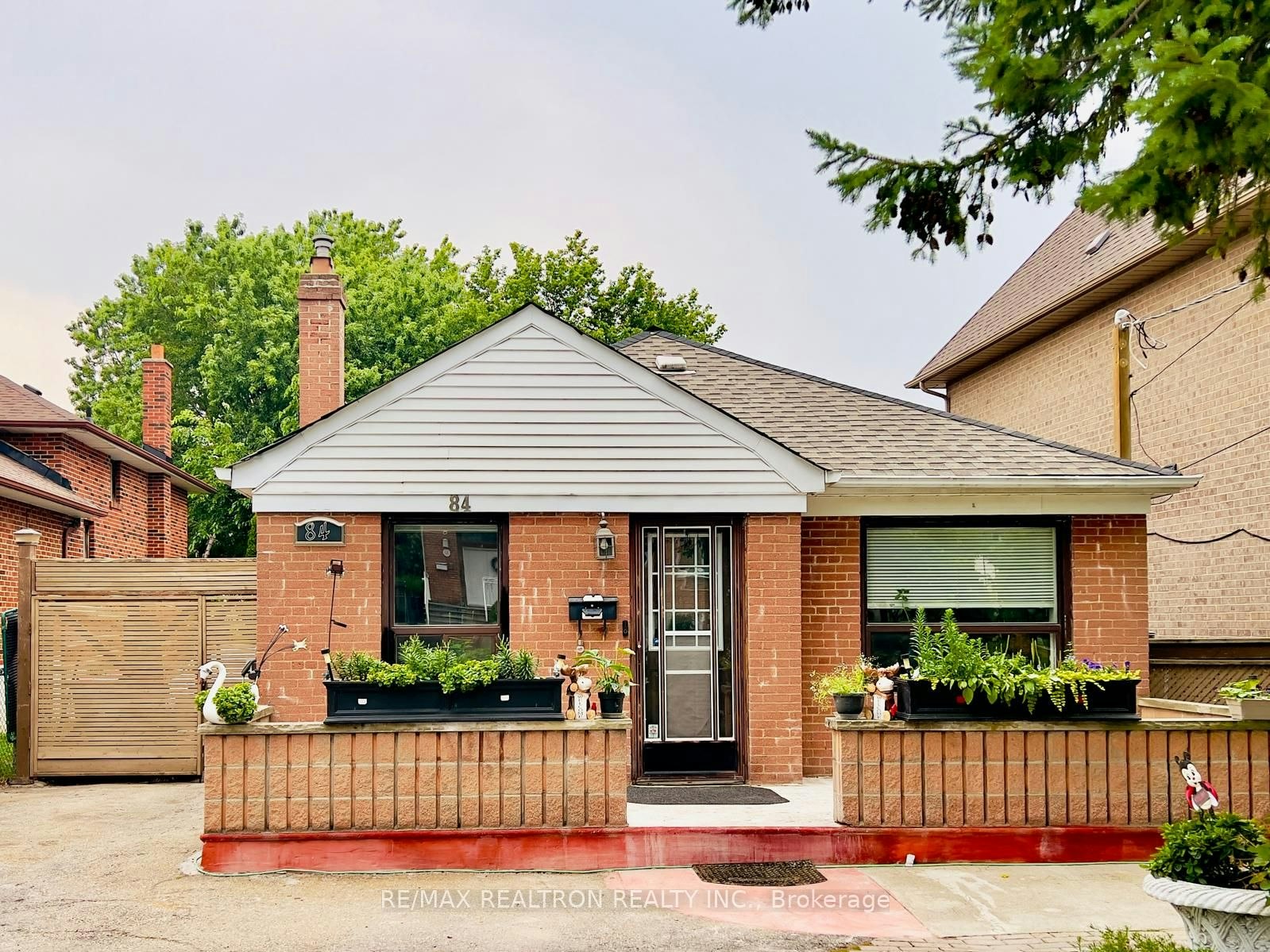 84 Ranee Avenue, Toronto, ON, M6A 1N2
