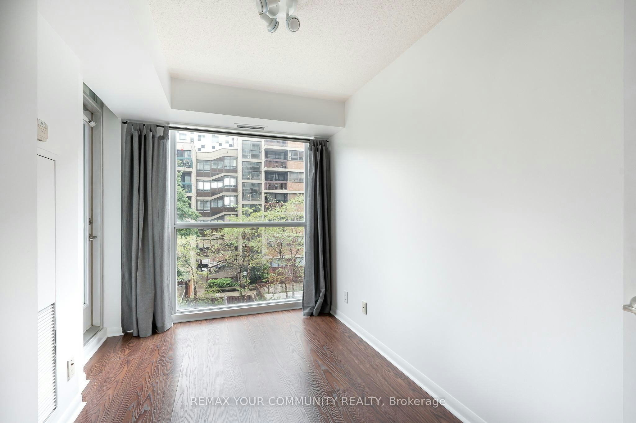 501-96 St Patrick Street, Toronto, ON, M5T 1V2 - 7