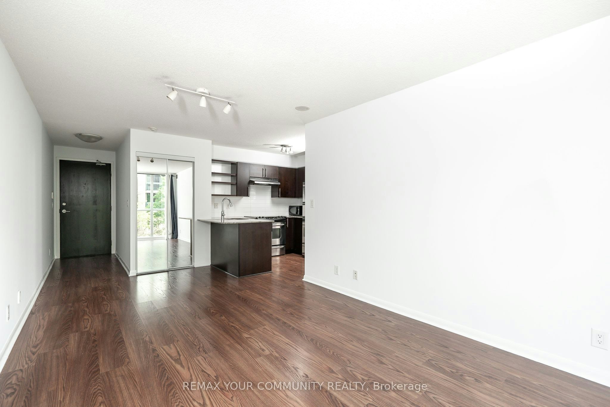 501-96 St Patrick Street, Toronto, ON, M5T 1V2 - 4