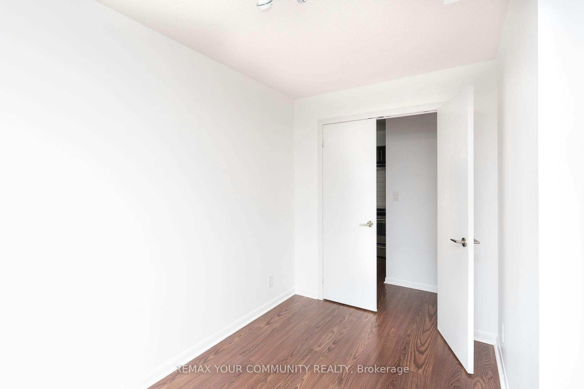 501-96 St Patrick Street, Toronto, ON, M5T 1V2 - 8