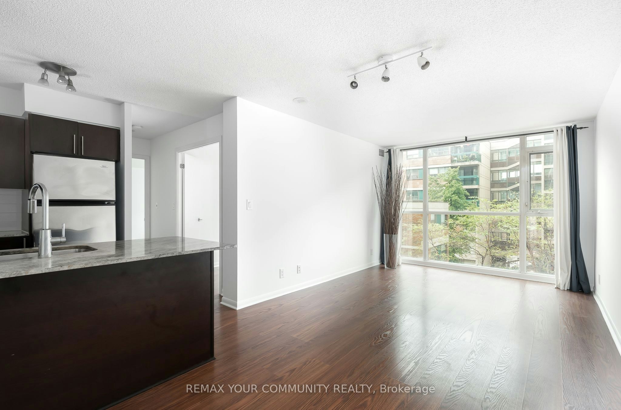 501-96 St Patrick Street, Toronto, ON, M5T 1V2 - 3