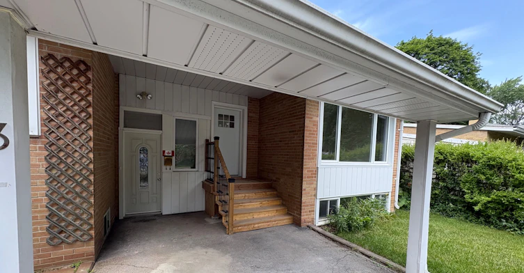 73 Berkinshaw Crescent, Toronto, ON, M3B 2T1 - 2