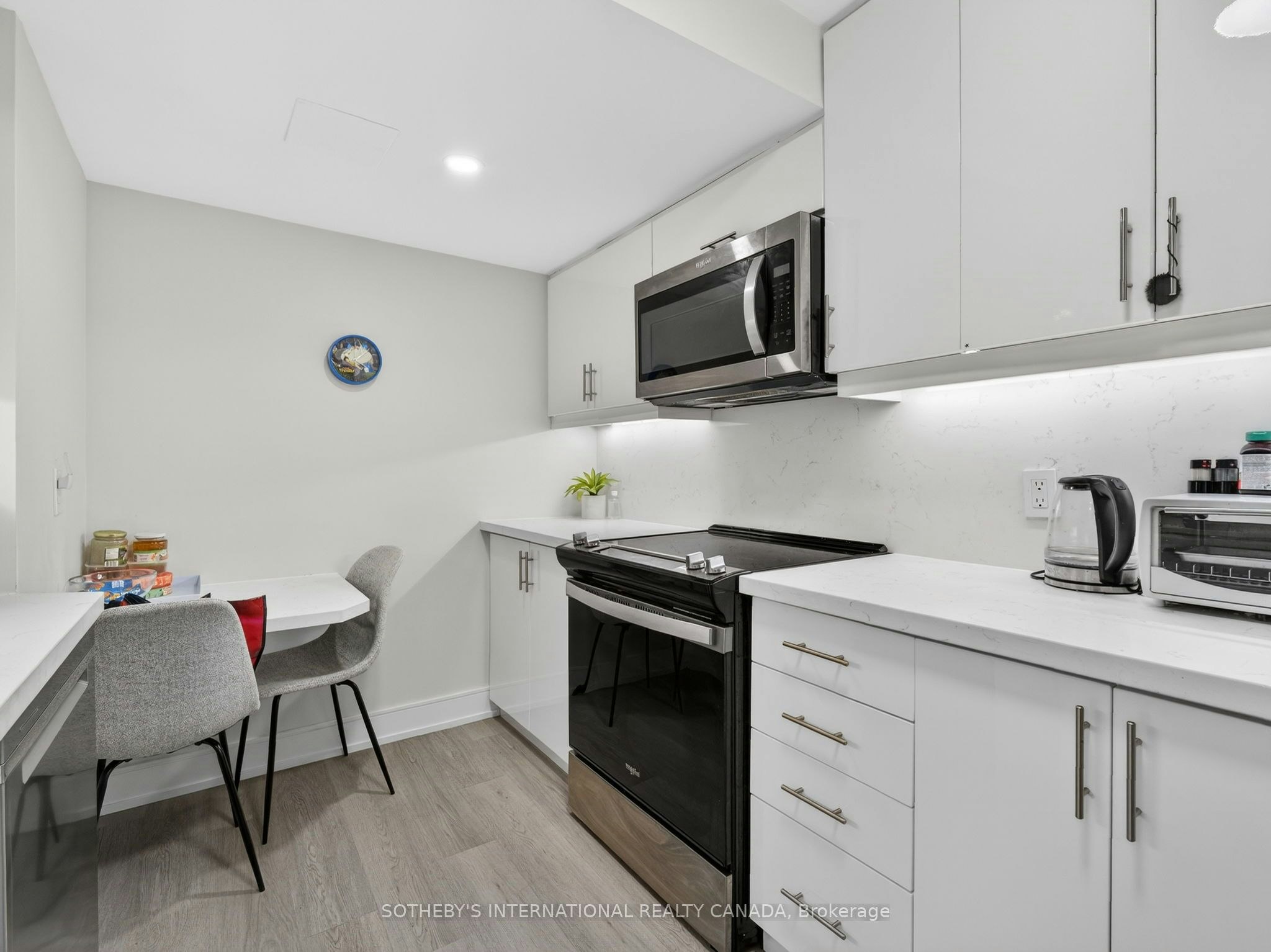 1B-24 College View Avenue, Toronto, ON, M5P 1J4 - 14
