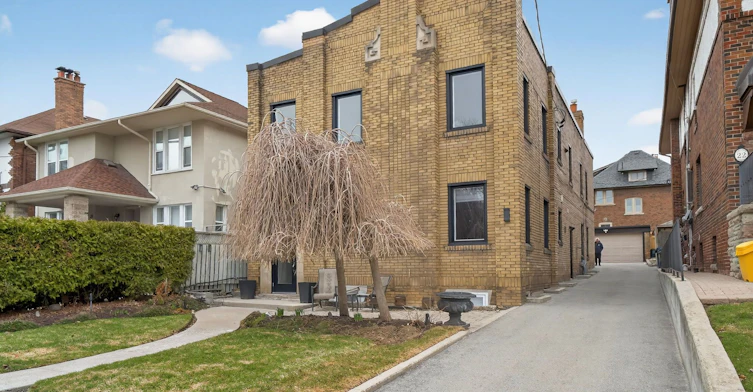 1B-24 College View Avenue, Toronto, ON, M5P 1J4