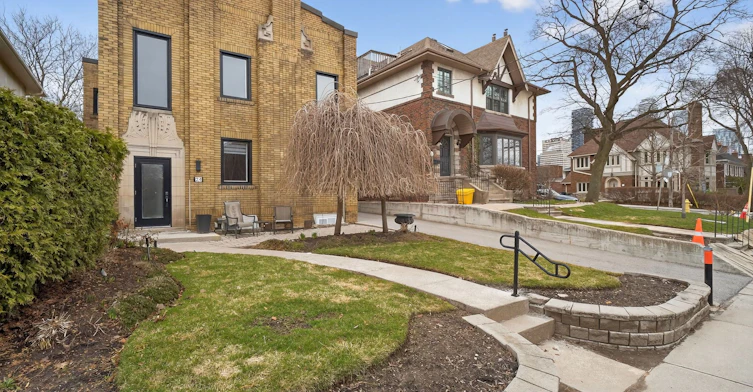 1B-24 College View Avenue, Toronto, ON, M5P 1J4 - 5