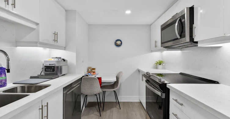 1B-24 College View Avenue, Toronto, ON, M5P 1J4 - 12