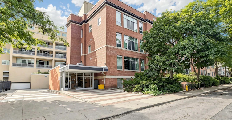 301-21 Nassau Street, Toronto, ON, M5T 3K6
