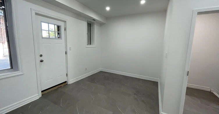2nd fl-792 College Street, Toronto, ON, M6G 1C5 - 2