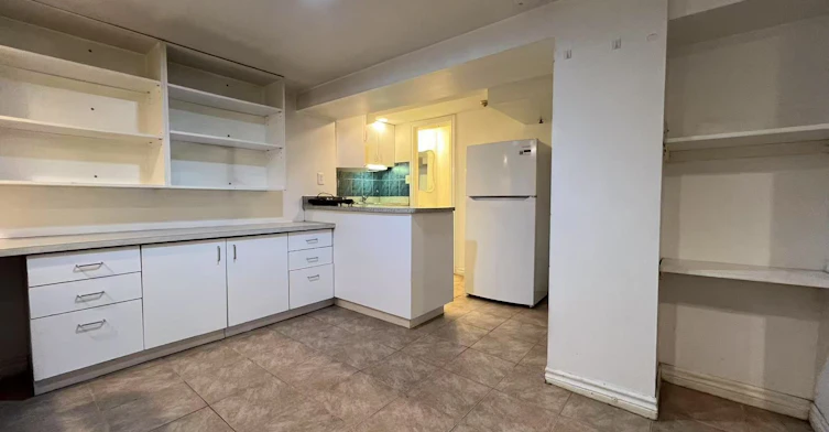 6-108 Admiral Road, Toronto, ON, M5R 2L6 - 3