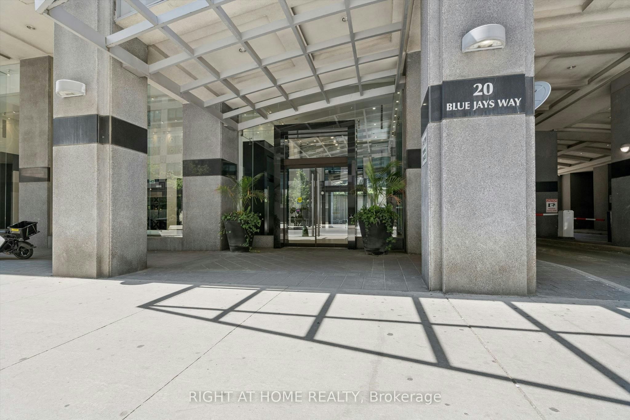 1508-20 Blue Jays Way, Toronto, ON, M5V 3W6 - 2