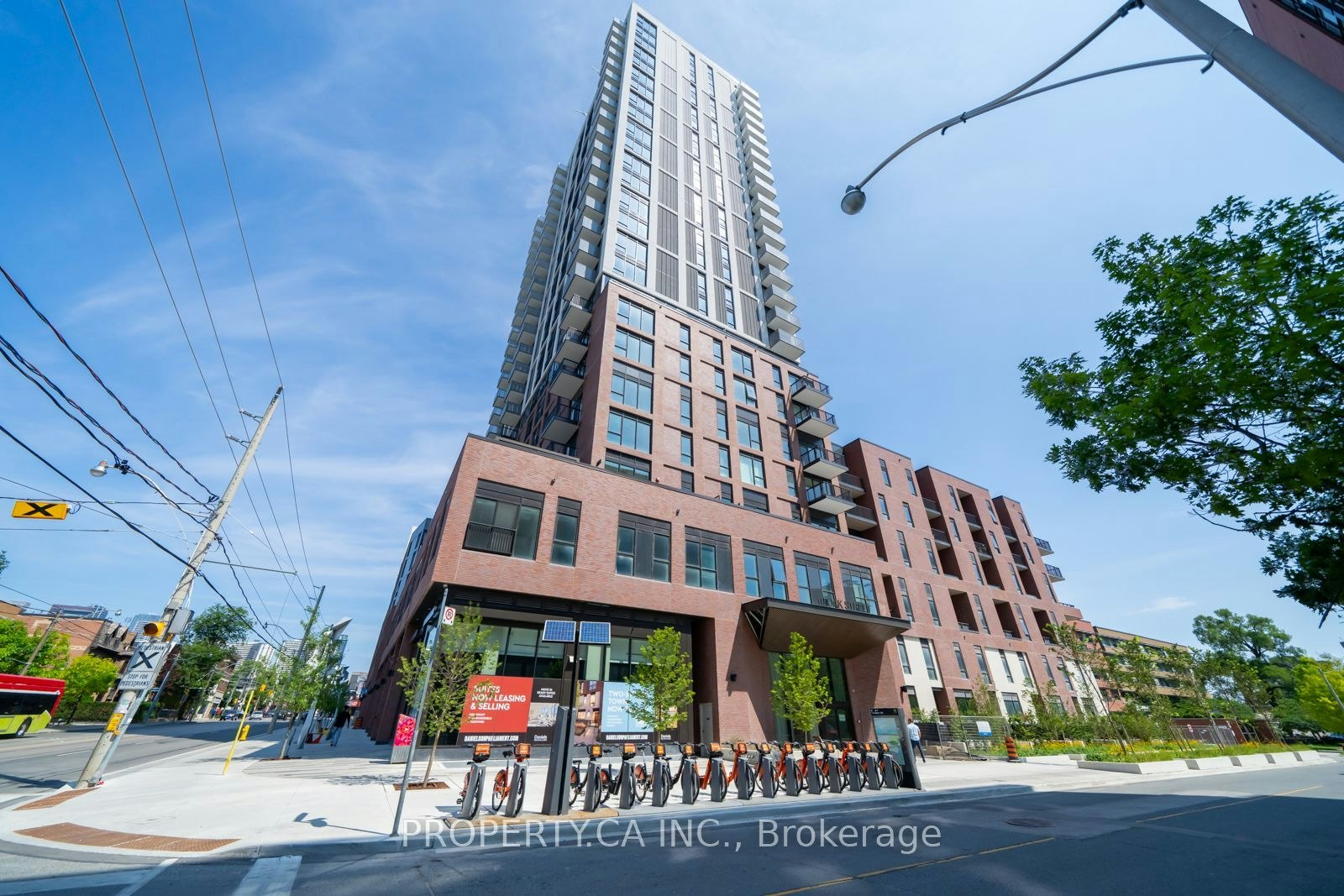 1409-10 Oak Street, Toronto, ON, M5A 0Z1