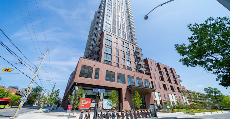 1409-10 Oak Street, Toronto, ON, M5A 0Z1