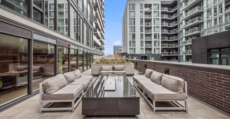 1413-111 Bathurst Street, Toronto, ON, M5V 0M9 - 17