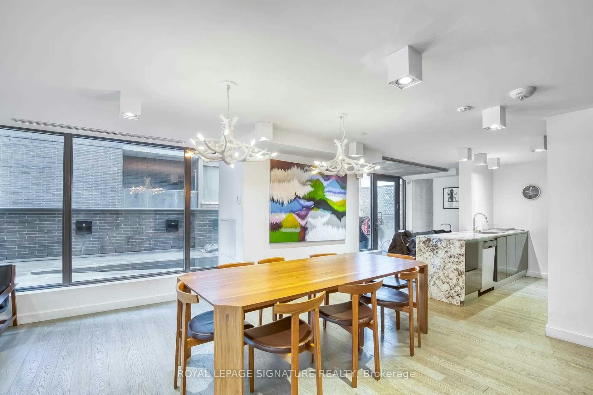 1413-111 Bathurst Street, Toronto, ON, M5V 0M9 - 14