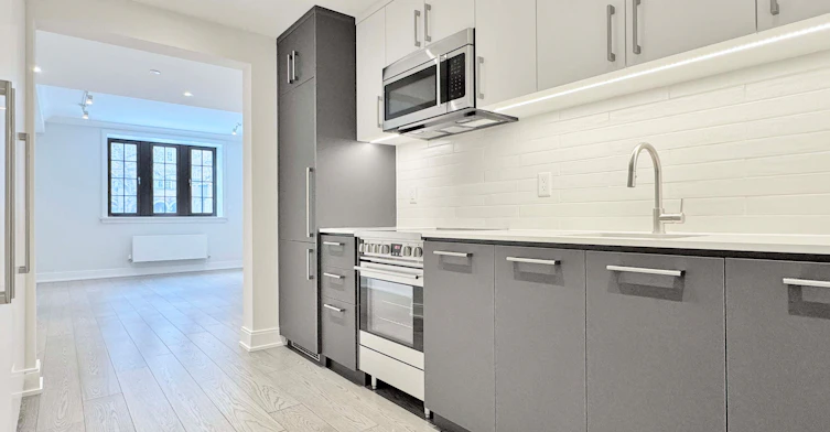 105-2 Clarendon Avenue, Toronto, ON, M4V 1H9 - 5