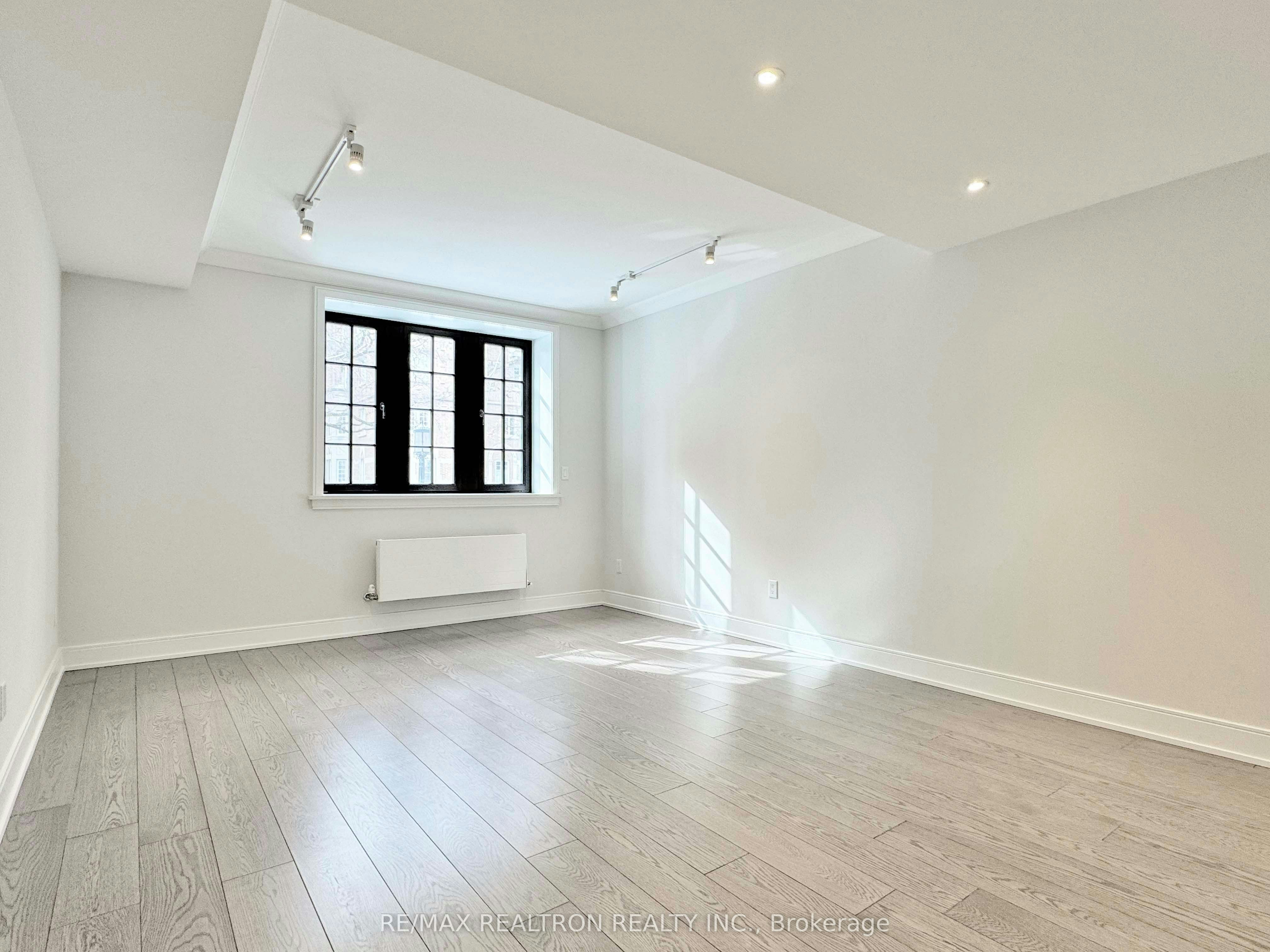 105-2 Clarendon Avenue, Toronto, ON, M4V 1H9 - 2