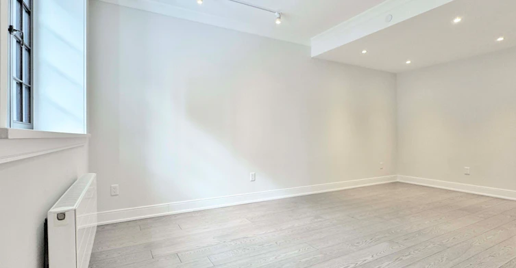 105-2 Clarendon Avenue, Toronto, ON, M4V 1H9 - 3
