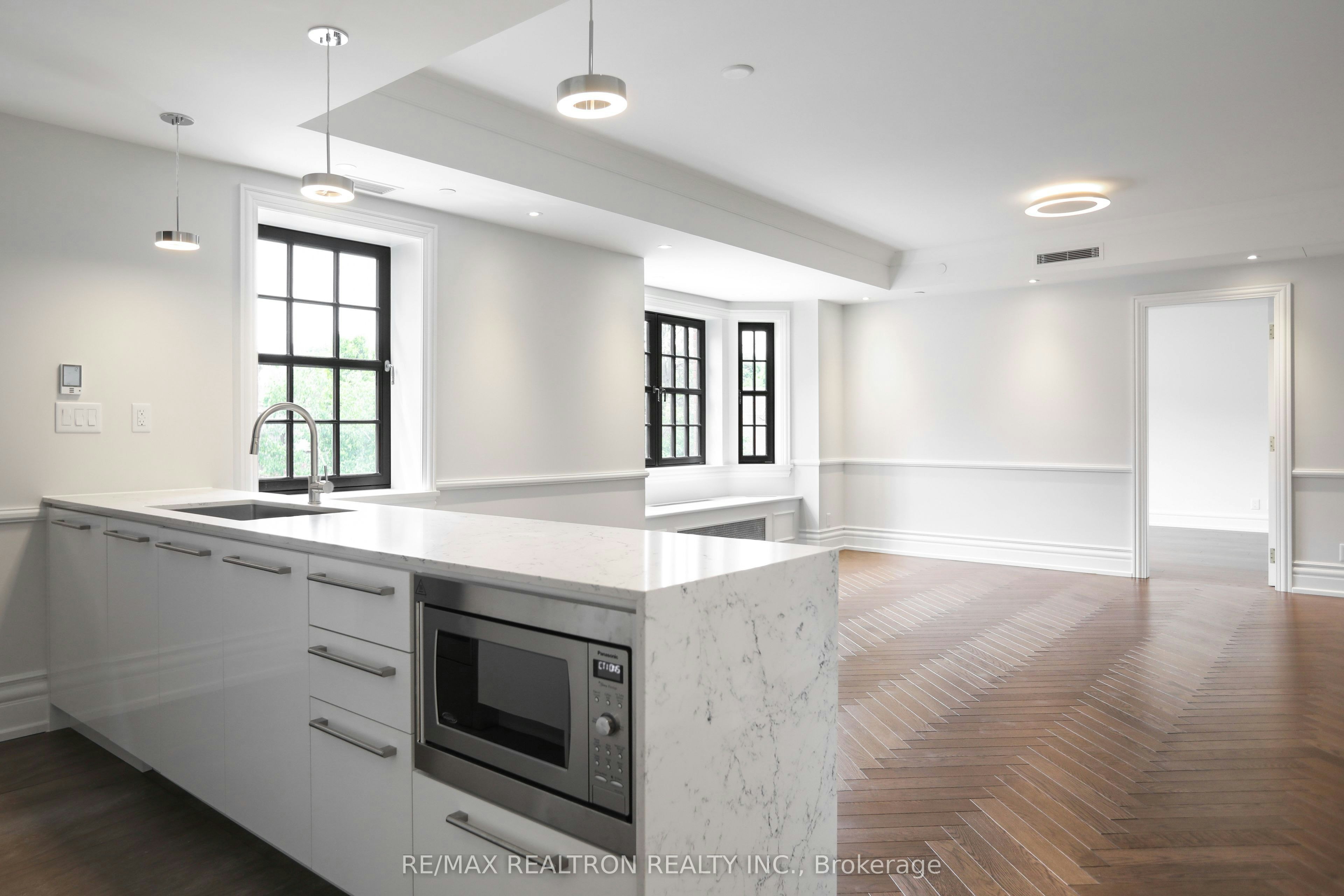 206-2 Clarendon Avenue, Toronto, ON, M4V 1H9 - 5