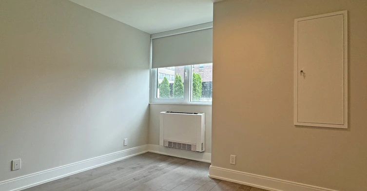105-11 Walmer Road, Toronto, ON, M5R 2W9 - 8
