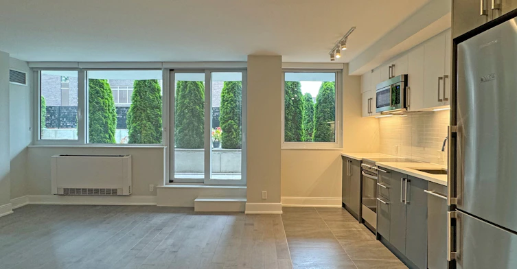 105-11 Walmer Road, Toronto, ON, M5R 2W9 - 2