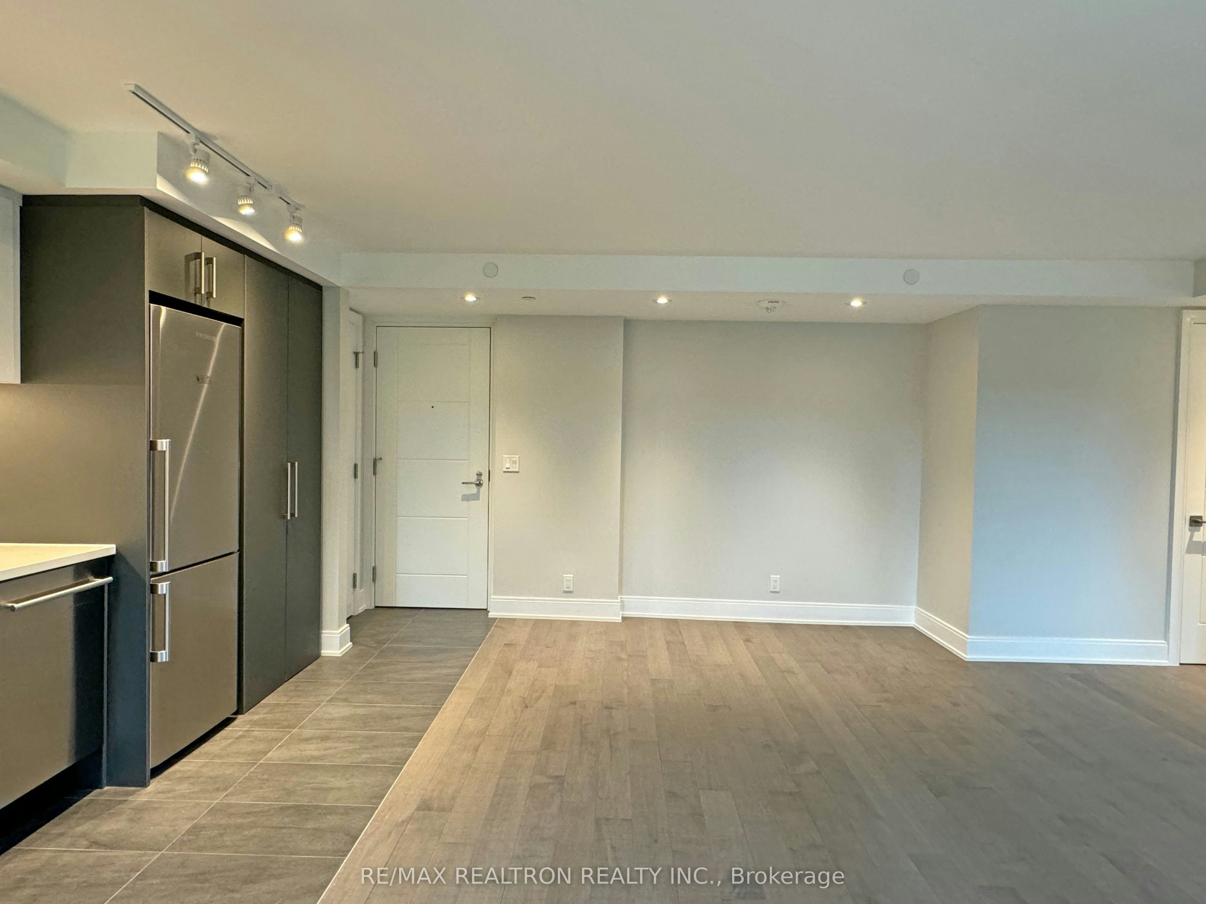 105-11 Walmer Road, Toronto, ON, M5R 2W9 - 3