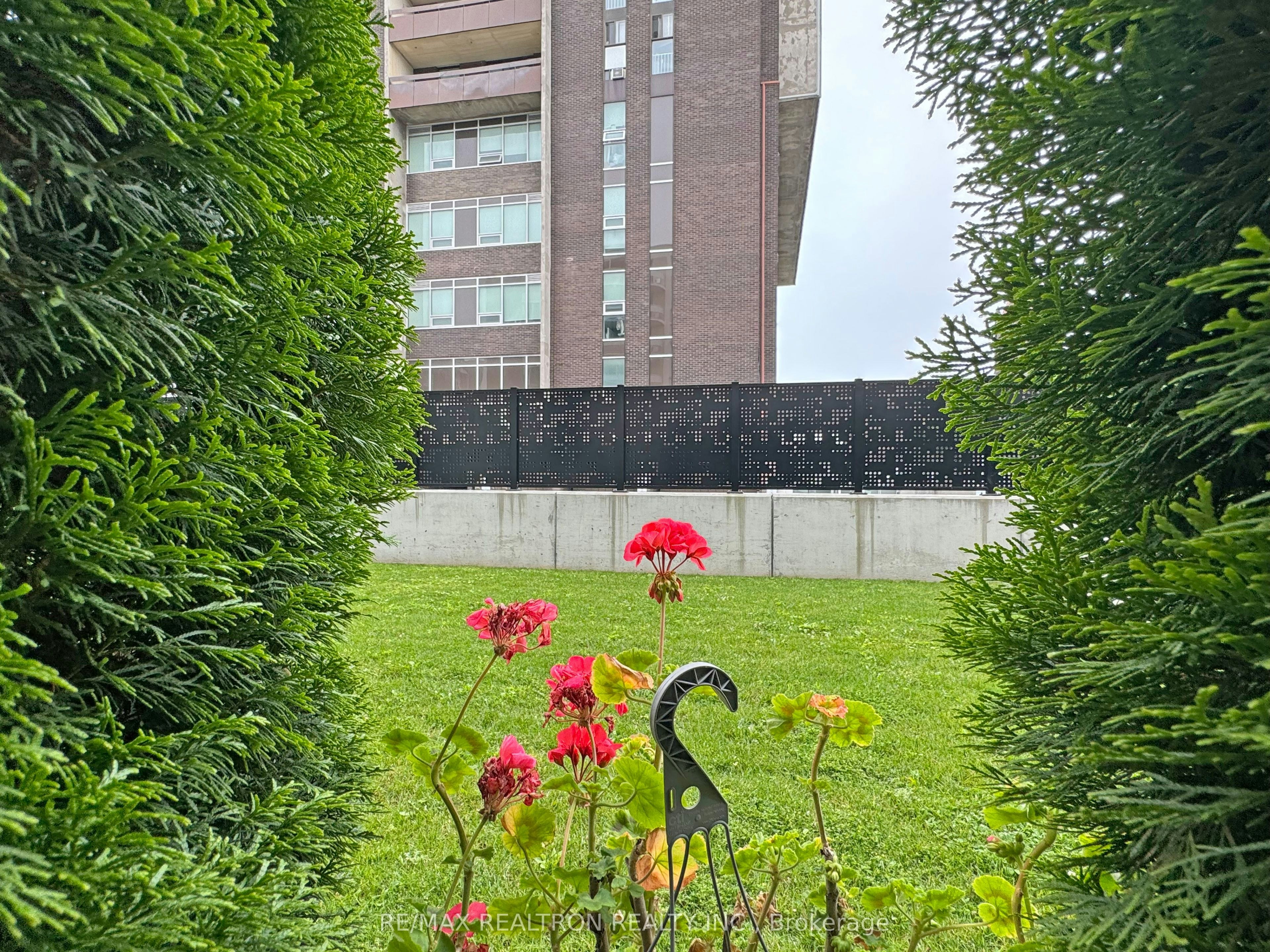 105-11 Walmer Road, Toronto, ON, M5R 2W9 - 12