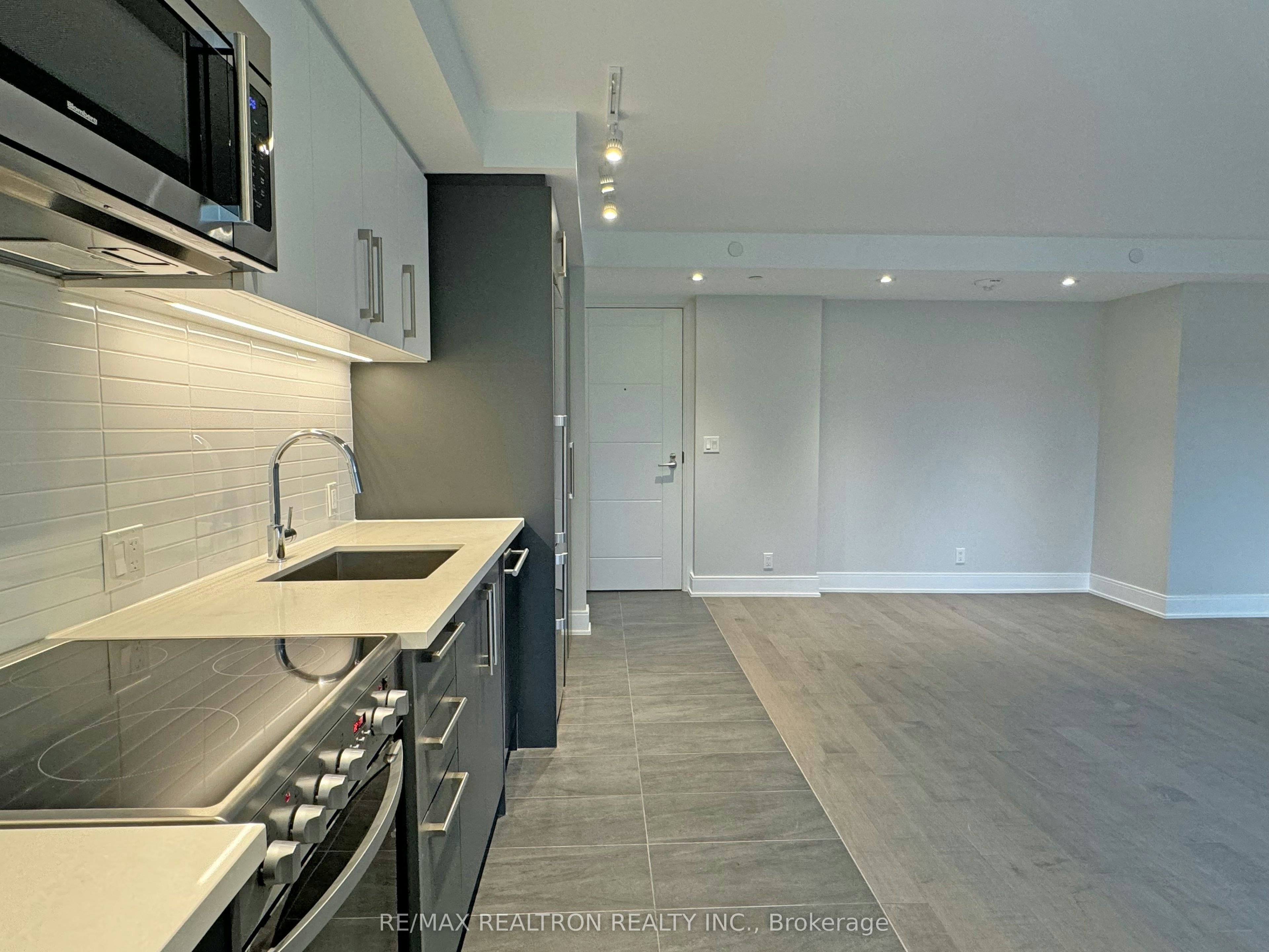 105-11 Walmer Road, Toronto, ON, M5R 2W9 - 4