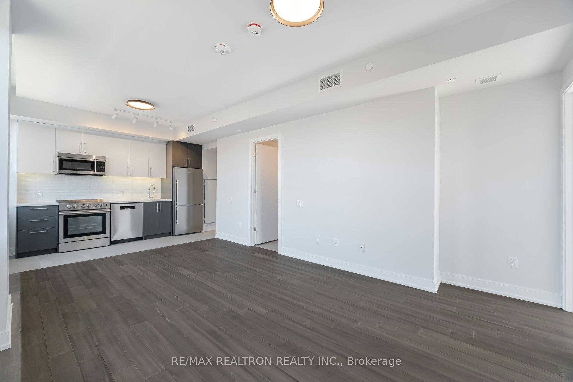 203-664 Spadina Avenue, Toronto, ON, M5S 2H7 - 2
