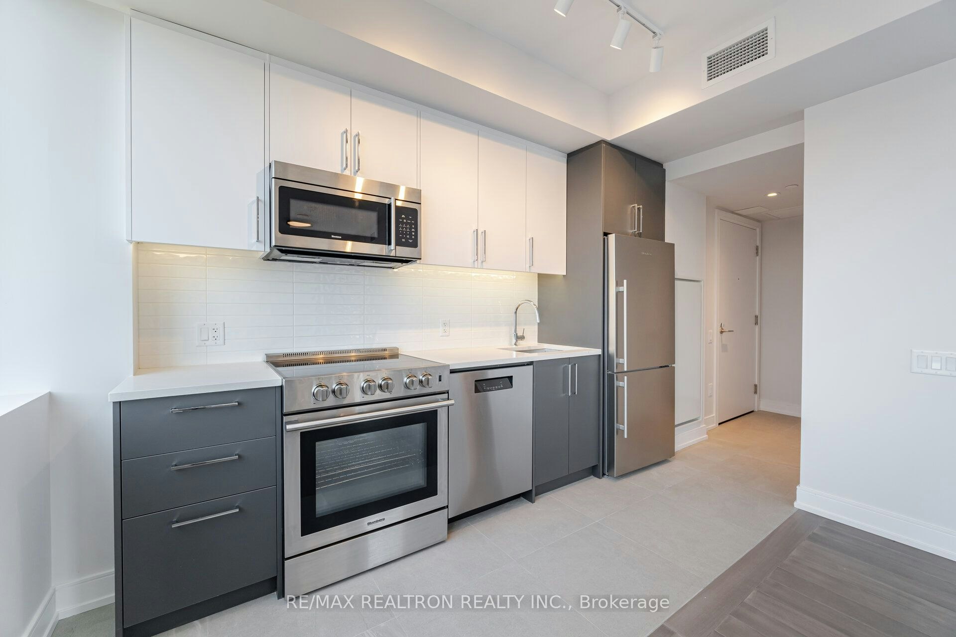 203-664 Spadina Avenue, Toronto, ON, M5S 2H7 - 5
