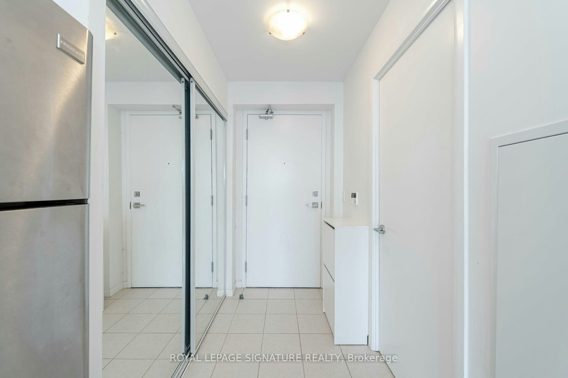 3307-832 Bay Street, Toronto, ON, M5S 1Z6 - 4