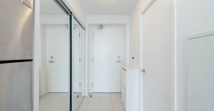 3307-832 Bay Street, Toronto, ON, M5S 1Z6 - 4
