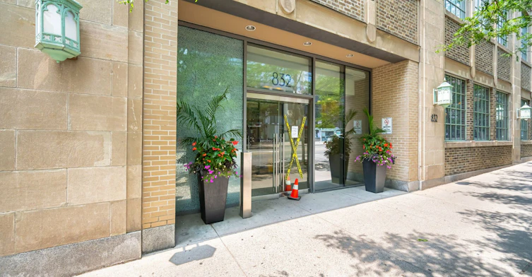 3307-832 Bay Street, Toronto, ON, M5S 1Z6 - 2