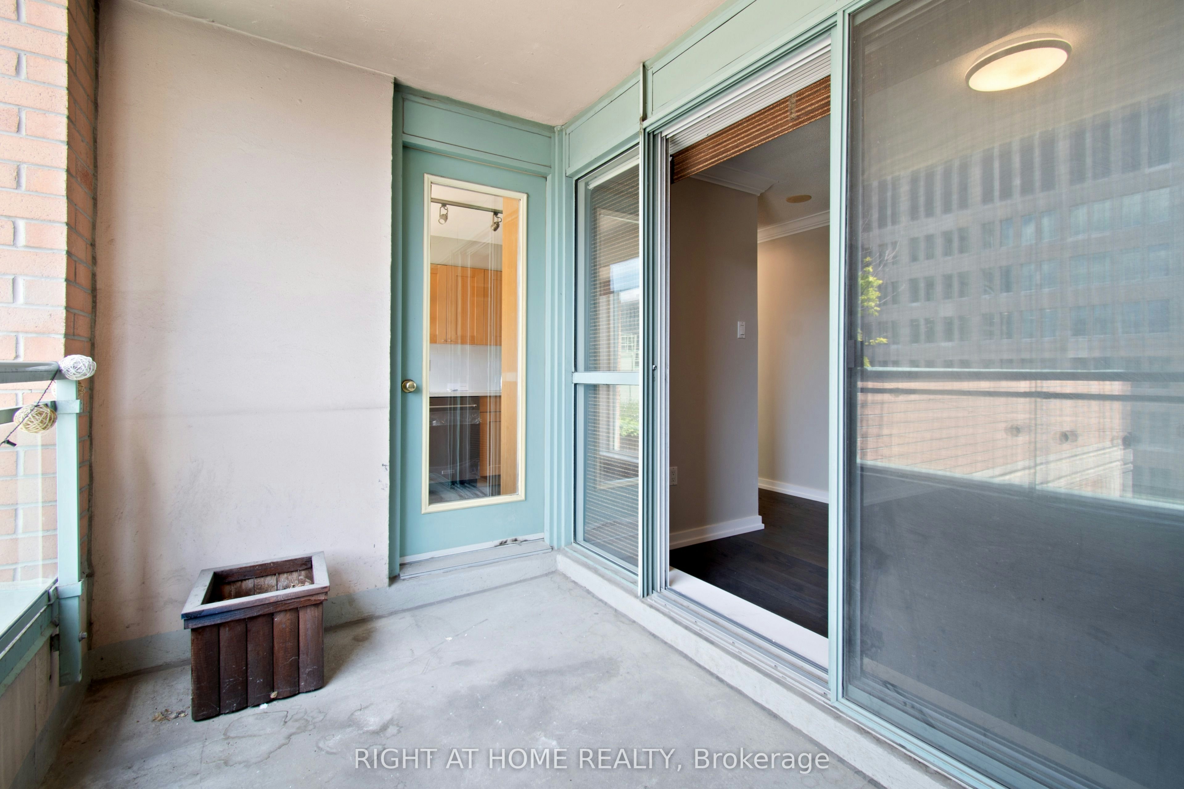 1008-889 Bay Street, Toronto, ON, M5S 3K5 - 19
