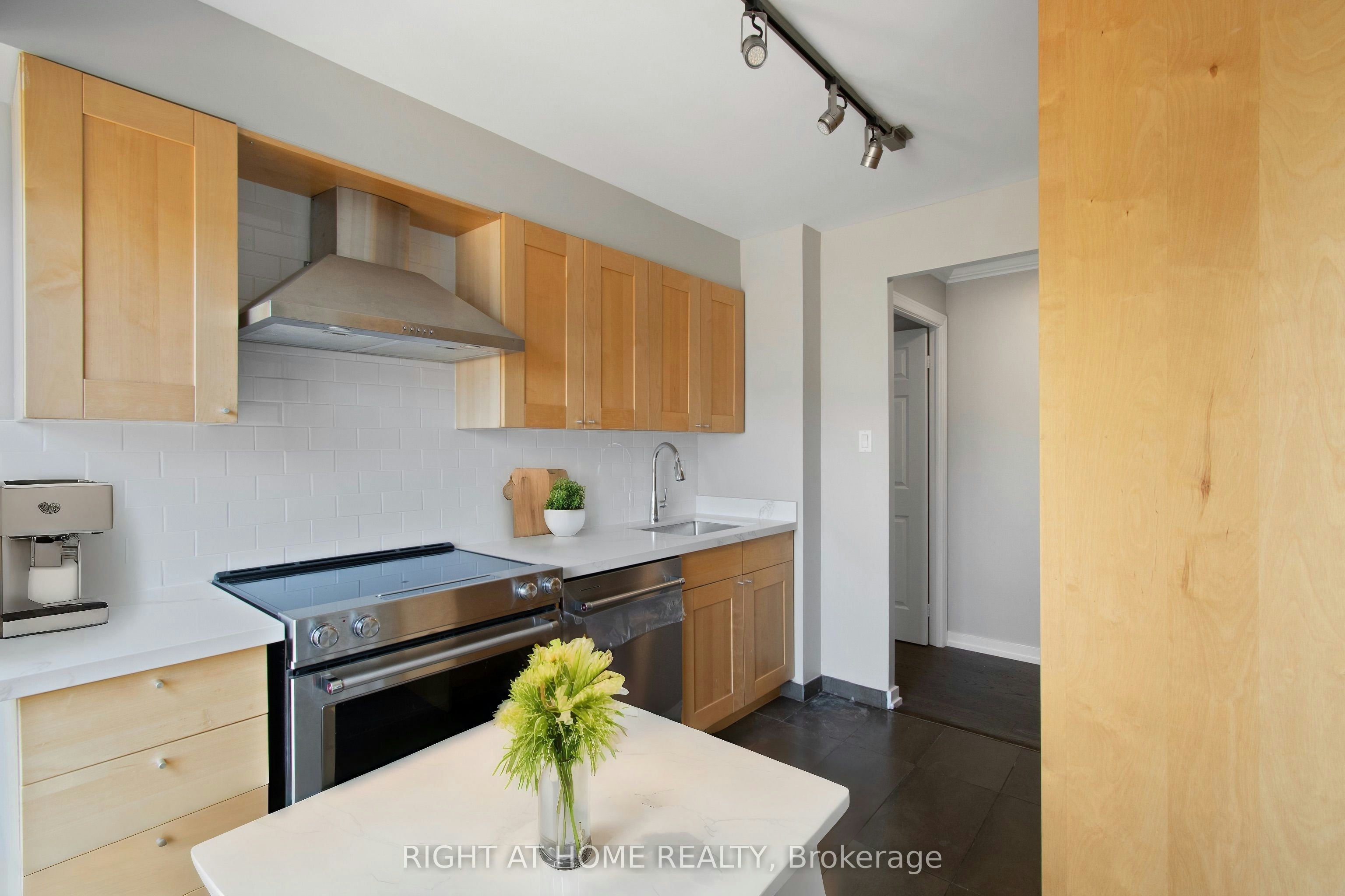 1008-889 Bay Street, Toronto, ON, M5S 3K5 - 27