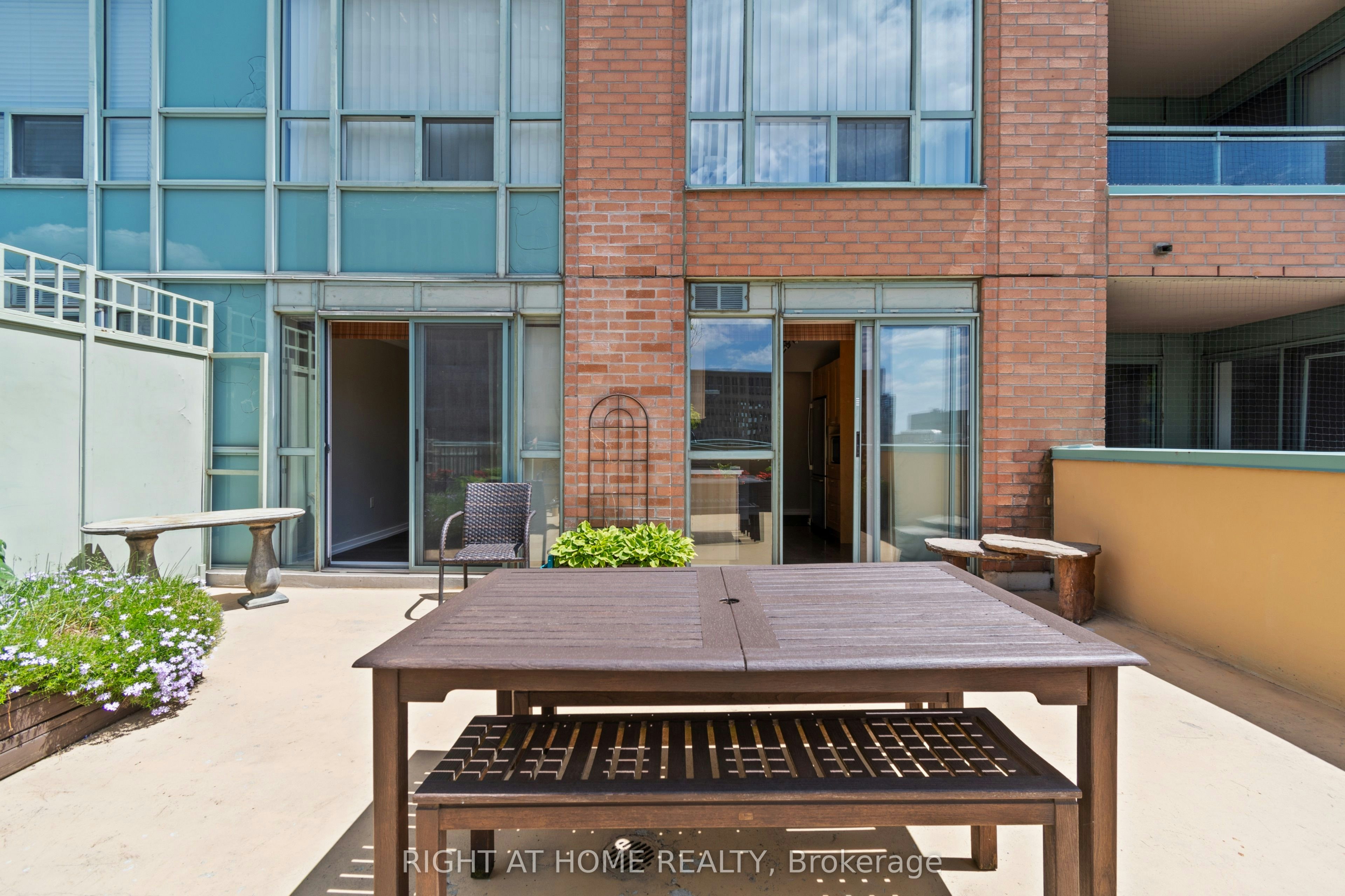 1008-889 Bay Street, Toronto, ON, M5S 3K5 - 17
