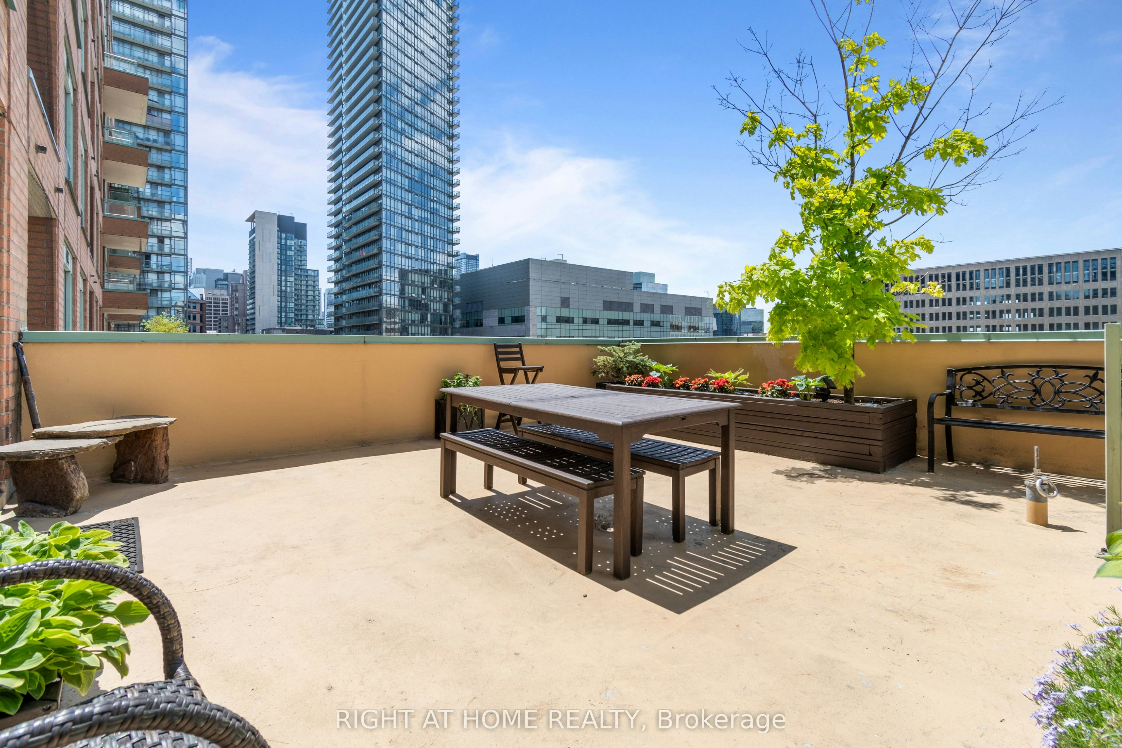 1008-889 Bay Street, Toronto, ON, M5S 3K5 - 16