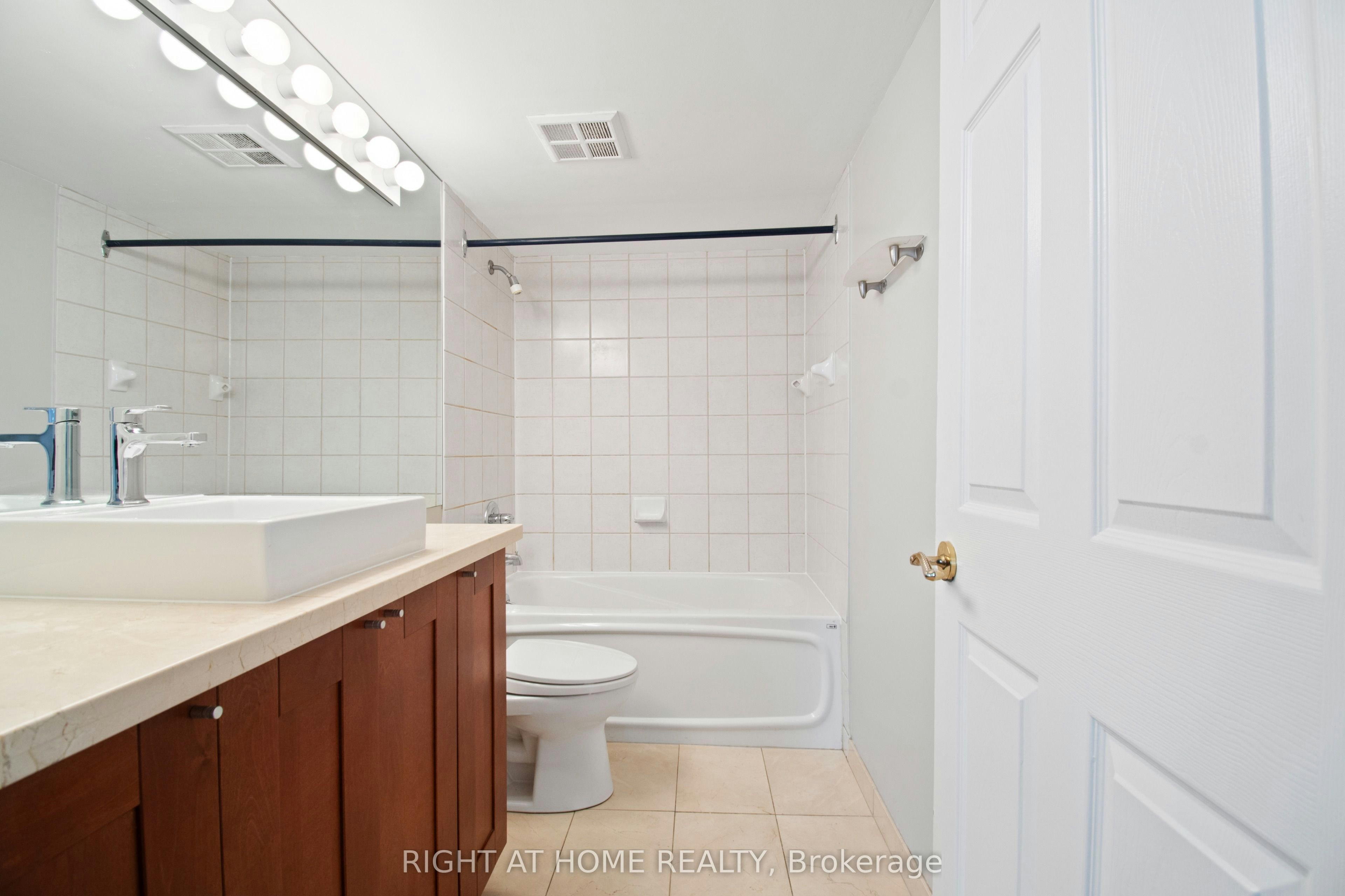1008-889 Bay Street, Toronto, ON, M5S 3K5 - 13