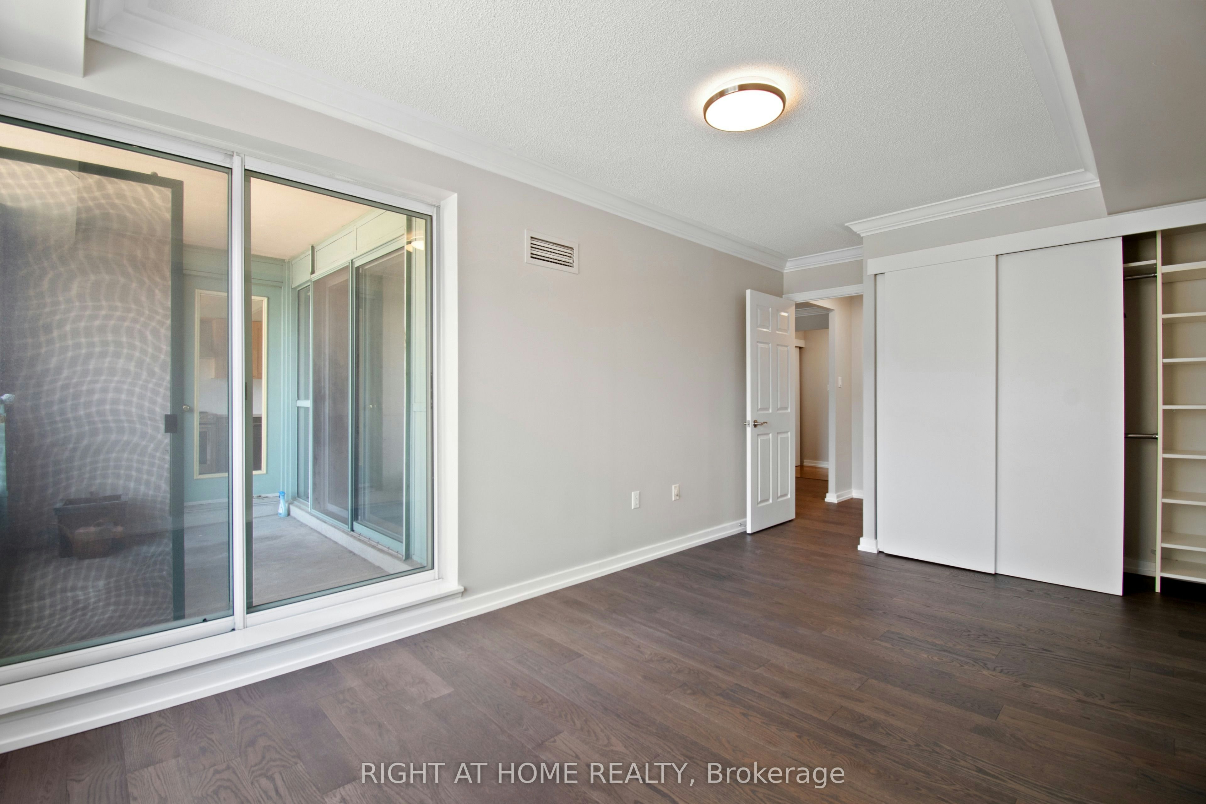 1008-889 Bay Street, Toronto, ON, M5S 3K5 - 15