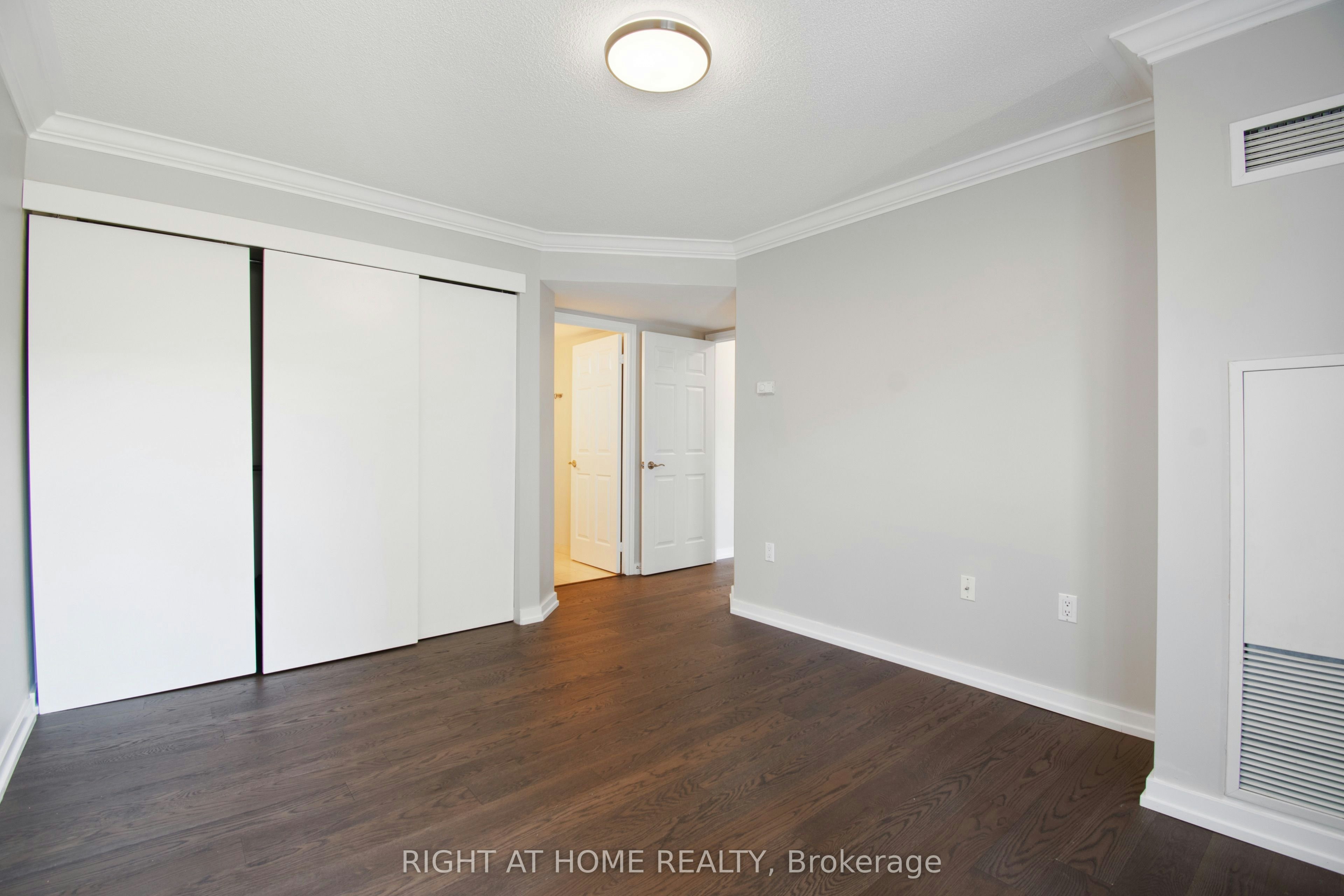 1008-889 Bay Street, Toronto, ON, M5S 3K5 - 12