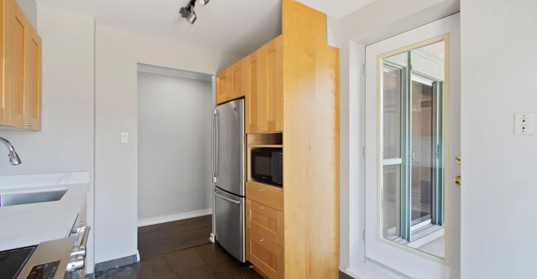 1008-889 Bay Street, Toronto, ON, M5S 3K5 - 10