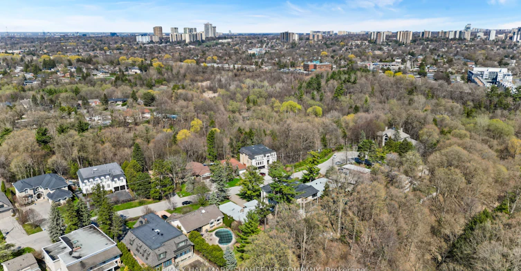 45 Hi Mount Drive, Toronto, ON, M2K 1X3 - 46