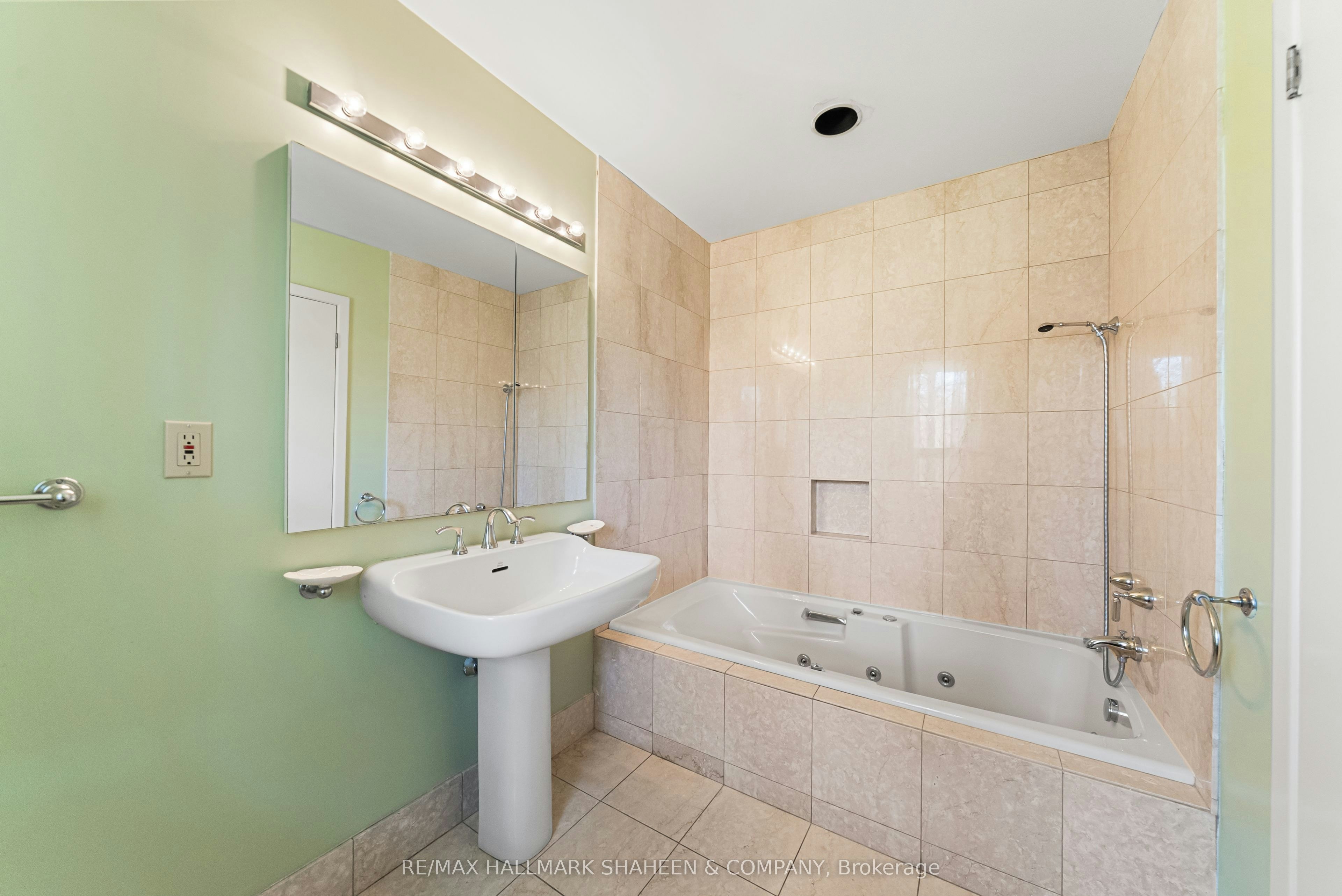 45 Hi Mount Drive, Toronto, ON, M2K 1X3 - 18