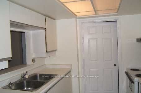 1306-5 Concorde Place, Toronto, ON, M3C 3M8 - 3