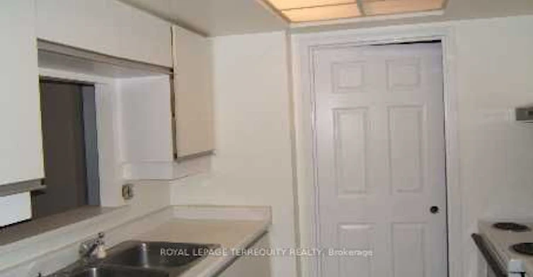 1306-5 Concorde Place, Toronto, ON, M3C 3M8 - 3