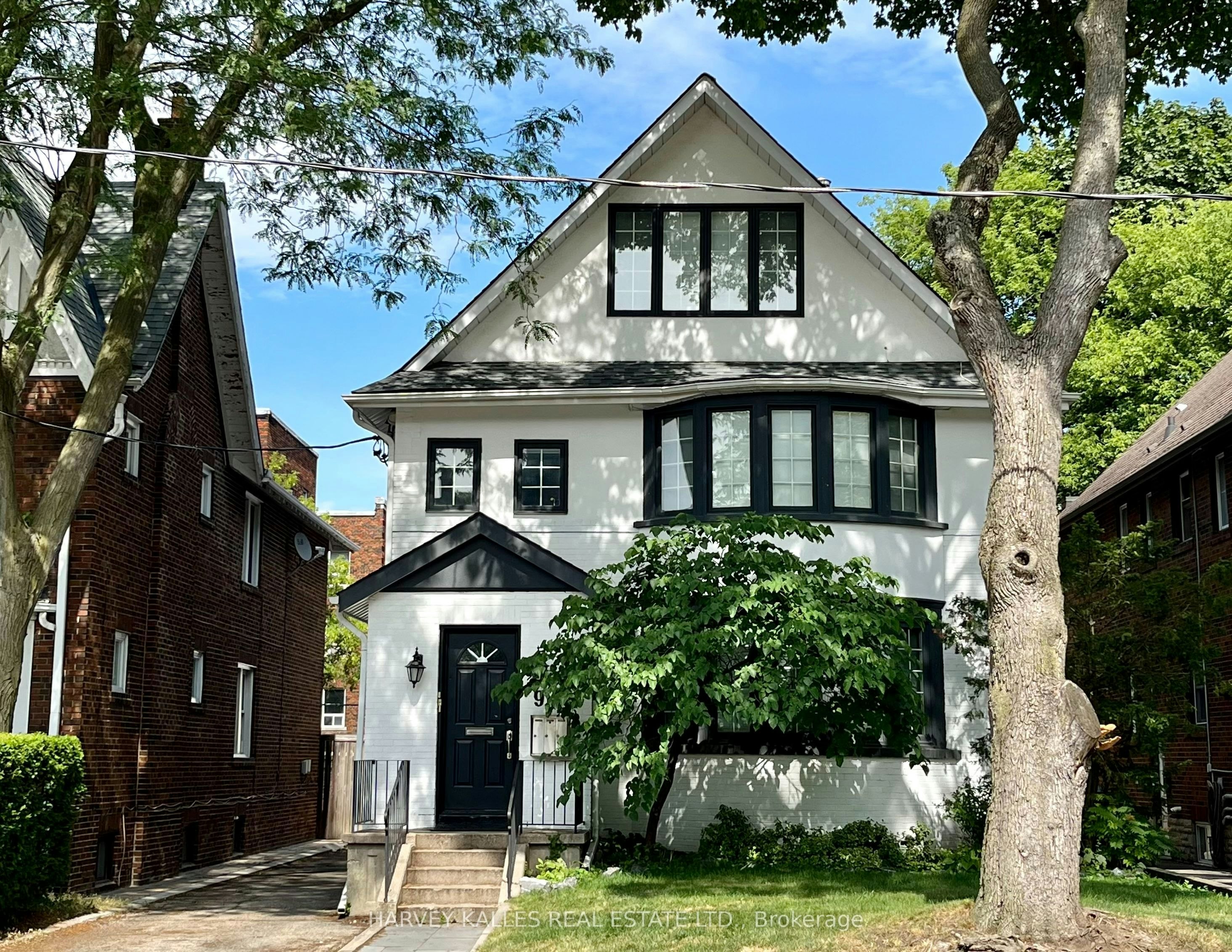 Main-9 Highbourne Road, Toronto, ON, M5P 2J1