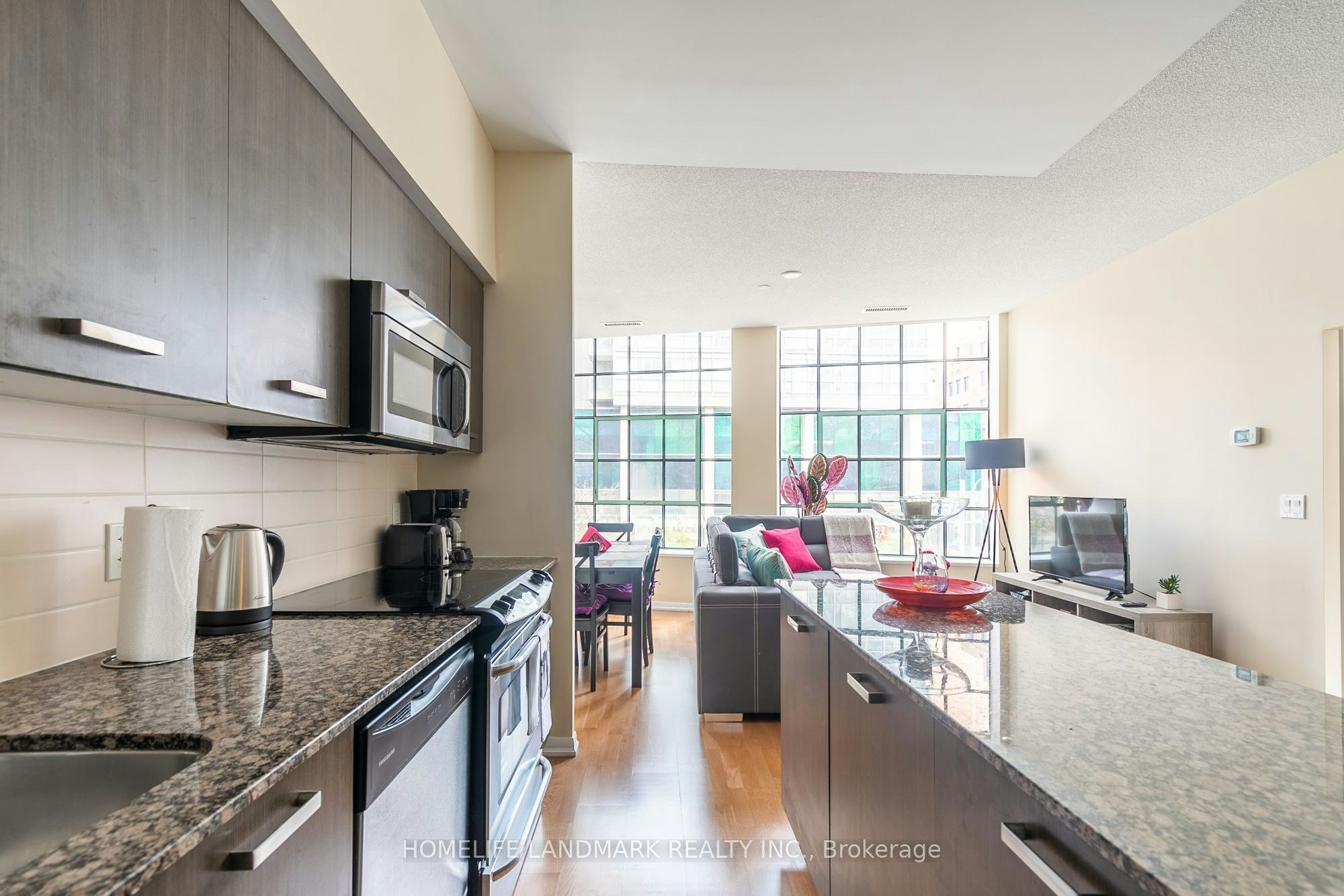 204-832 Bay Street, Toronto, ON, M5S 1Z6 - 7