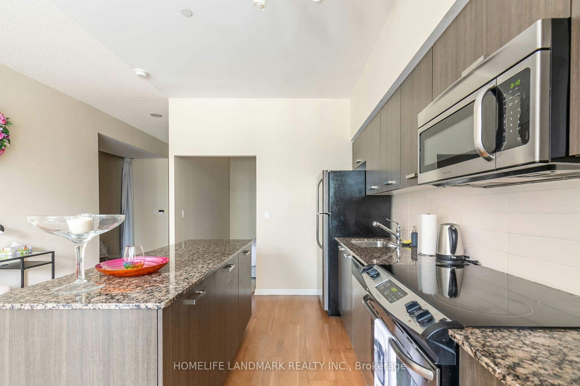 204-832 Bay Street, Toronto, ON, M5S 1Z6 - 3