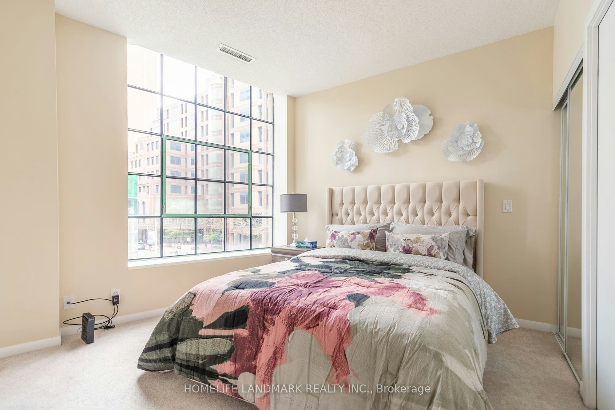 204-832 Bay Street, Toronto, ON, M5S 1Z6 - 8