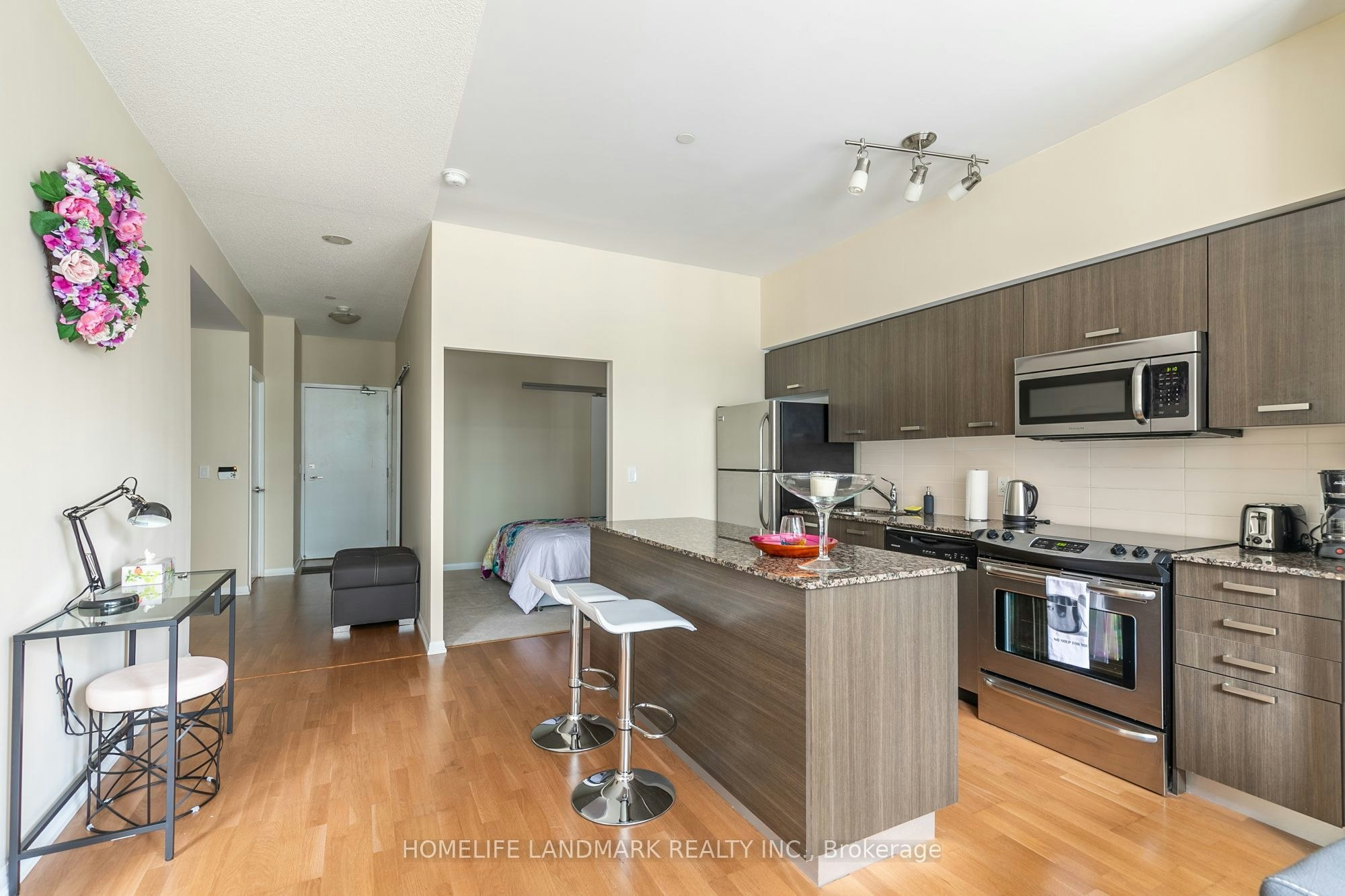 204-832 Bay Street, Toronto, ON, M5S 1Z6 - 5